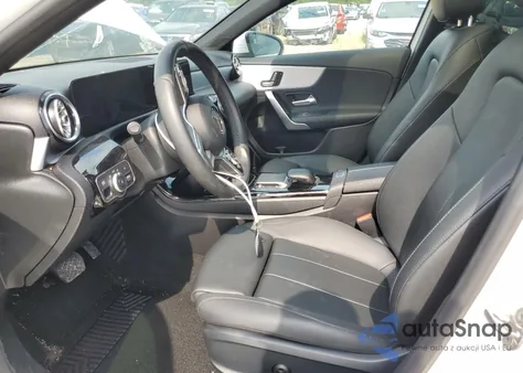 2021 Mercedes-Benz A 220 z USA, uszkodzony, nr VIN W1K3G4EB2MJ313762